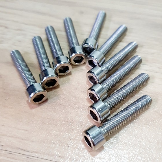 Gói 5 Bulong Đầu Trụ Lục Giác Chìm Size M6 Chiều Dài Tổng 35mm Chất Liệu Inox Sáng Bóng