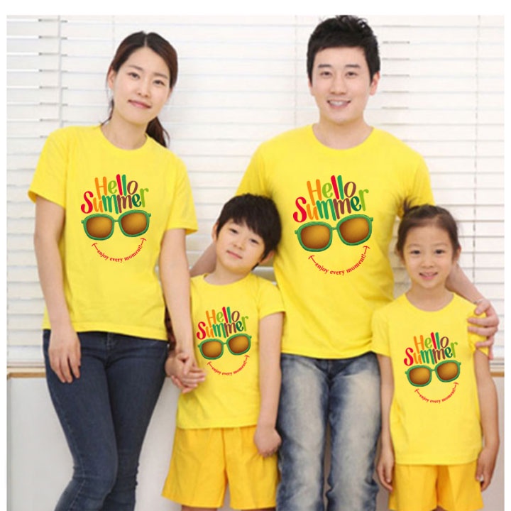 Áo thun đồng phục gia đình mẫu Hello Summer màu vàng thun cotton dày dặn GD319VD | DONGPHUSG