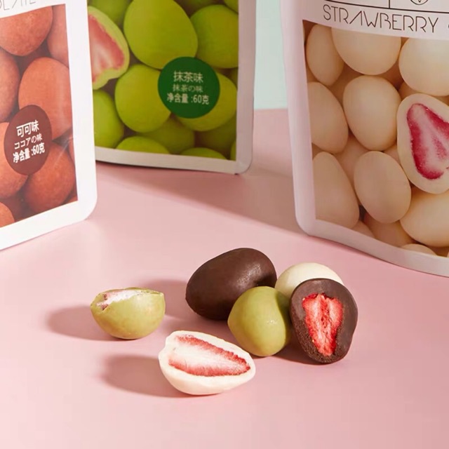 KẸO SOCOLA BỌC DÂU TÂY SẤY 2 LOẠI🍓🍫