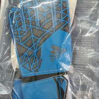 Găng tay thủ môn adidas