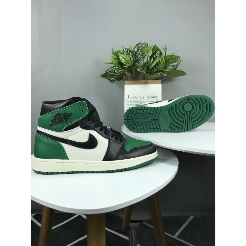 Giày bóng rổ Nike AIR JORDAN 1 RETRO Màu xanh lá cây, đen và trắng