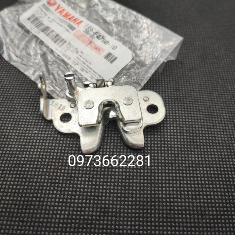 Chốt gài khóa yên dưới xe EXCITER 135,150 zin Yamaha