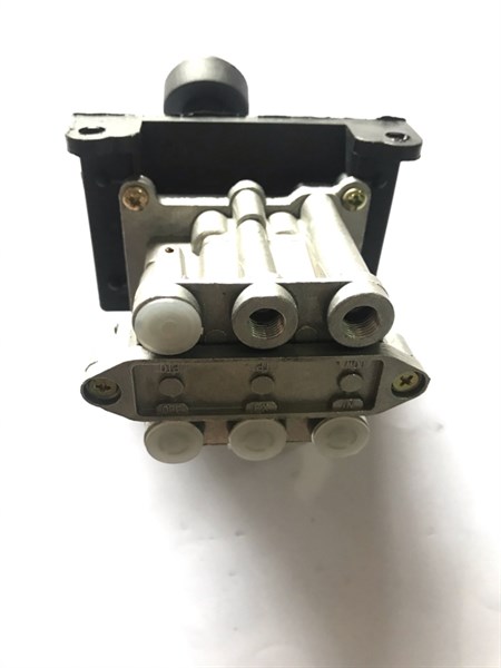 Tay Trang mở ben HOWO 6 lỗ tổng phanh xe ô tô howo