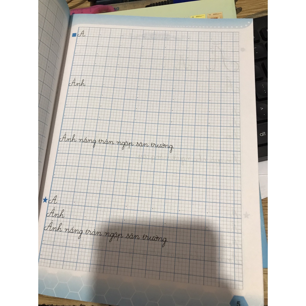 Sách Tập viết 2 tập 1 + Bán kèm 1 quyển Bé tập tô màu