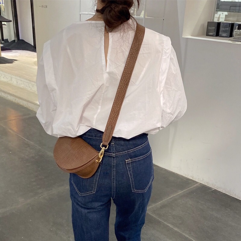 Áo trắng tay phồng