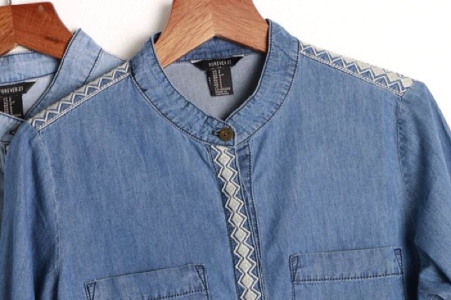 Áo sơmi cổ trụ dáng suông thêu hoạ tiết dư xịn