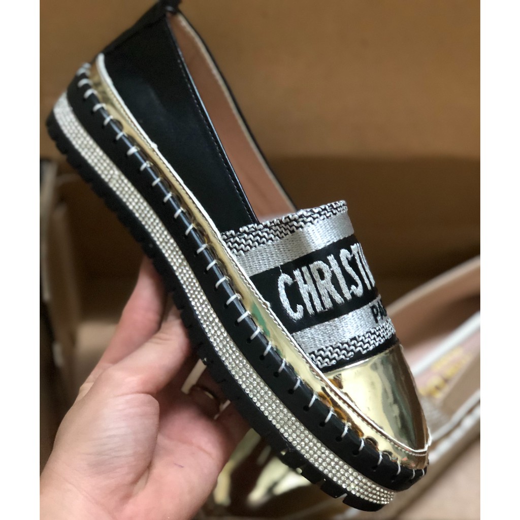 Giày Slip On Đế Cao Viền Đá Mũi Tráng Gương Siêu Sang Chảnh - Quai Nền Thêu Chữ | BigBuy360 - bigbuy360.vn