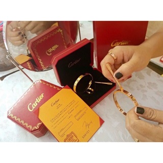 VÒNG CAr-Ti-er KHOÁ VÍT