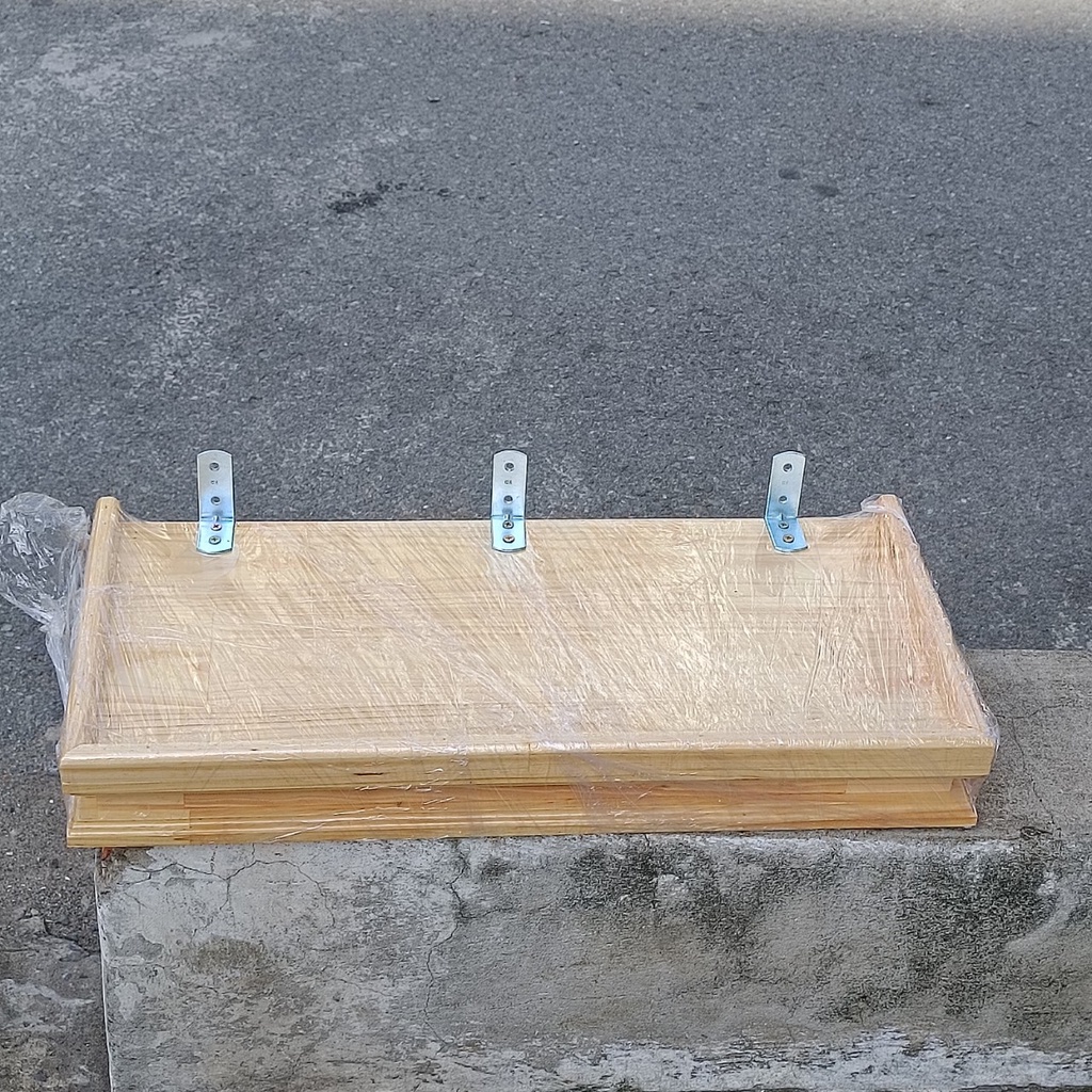 Kệ thờ gỗ thông kiểu hộp, có viền đỡ bao quanh, không cần chân đỡ kt: 60*28