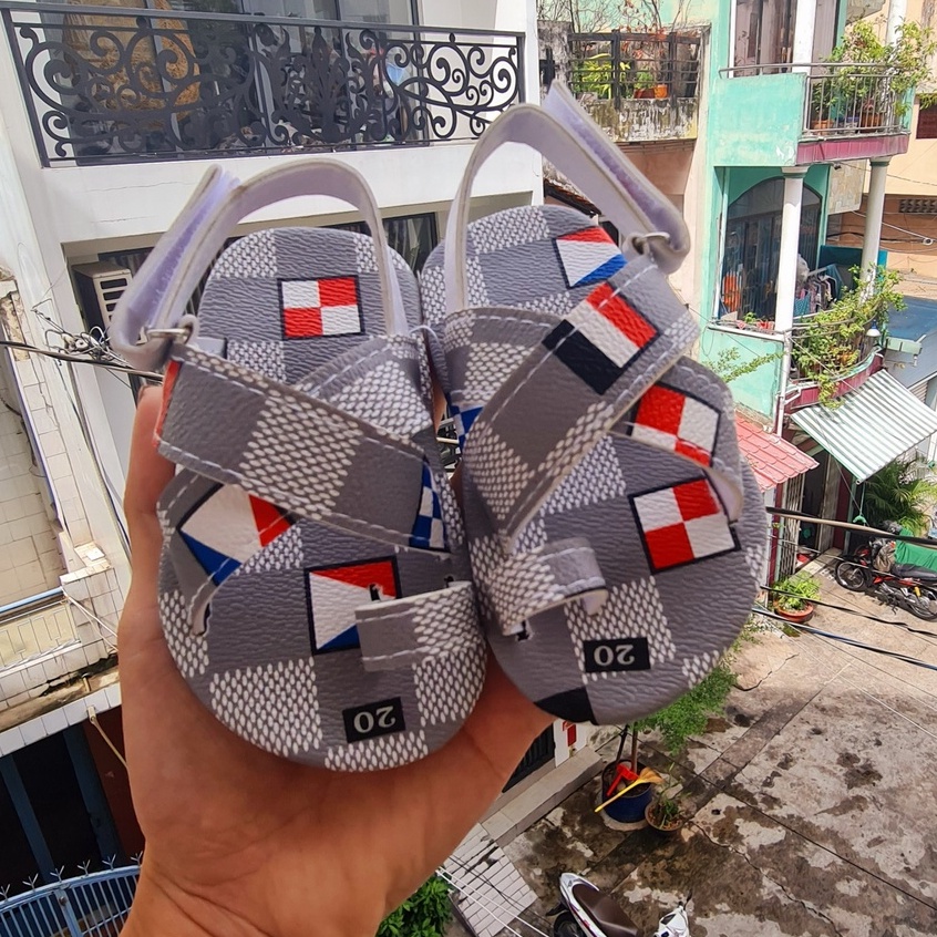 Giày quai chéo caro cho bé trai bé gái siêu cute
