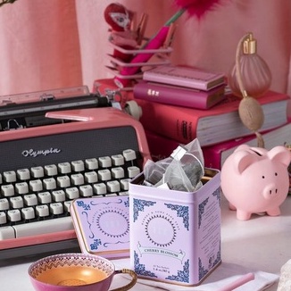 Trà xanh hương anh đào Winter White Harney and Sons hộp thiếc