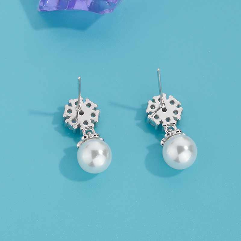 Đôi Khuyên Tai Hình Hoa Tuyết Đính Ngọc Trai Thời Trang Cho Nữ