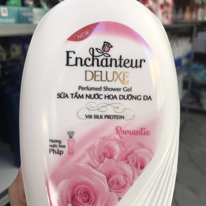 Sữa tắm nước hoa dưỡng da Enchanteur Romantic 650g