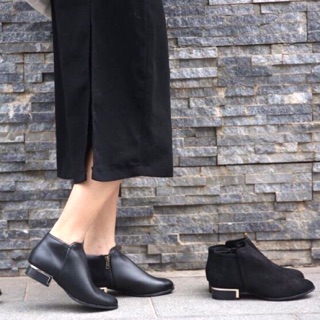 Bốt ngắn cổ gót viền kim loại VNXK