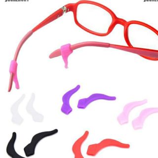 Dụng cụ giữ kính cận khi chơi thể thao