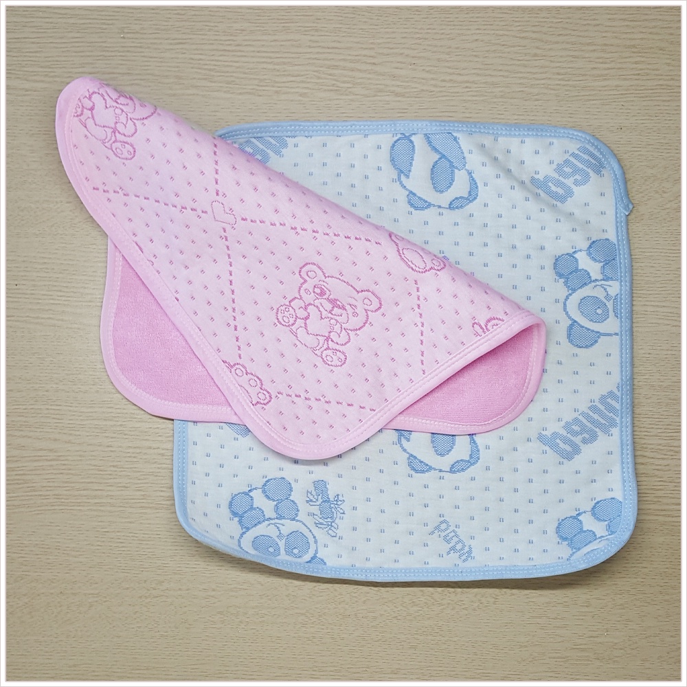 Tấm lót thay bỉm 4 lớp chống thấm in họa tiết dễ thương cho bé 30 x 30cm