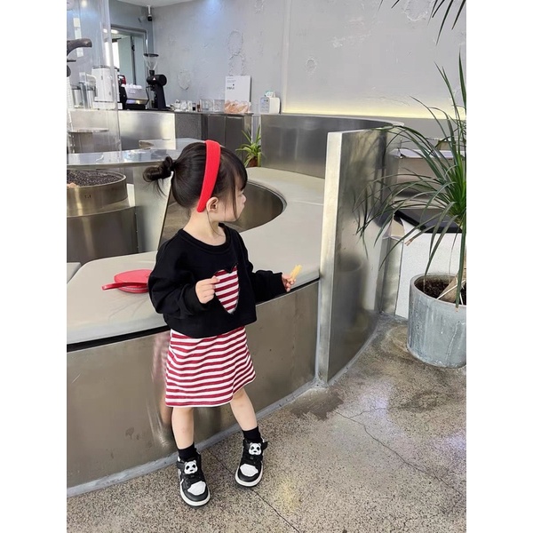 Set tim đỏ váy kẻ cho bé gái