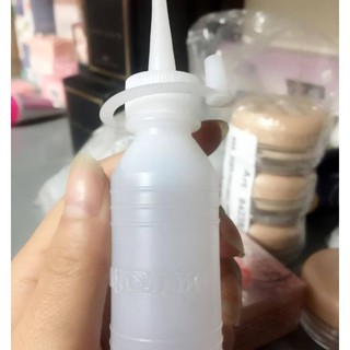 Acetone tẩy sơn móng tay