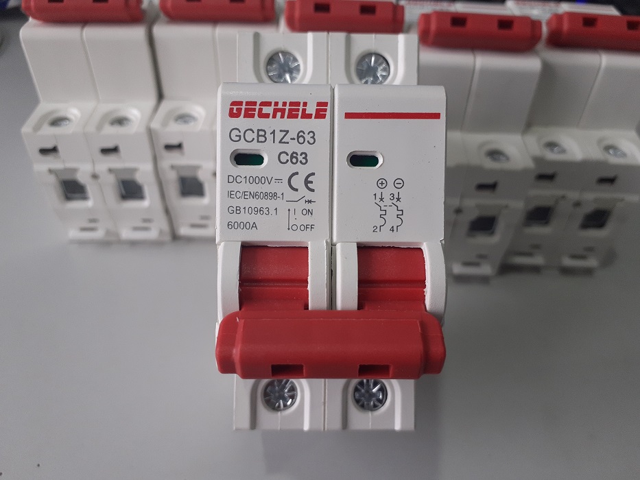Aptomat CB 1000V DC 2P 16A 20A 32A 63A GECHELE chuyên dụng cho hệ thống điện mặt trời bộ ngắt mạch quang điện
