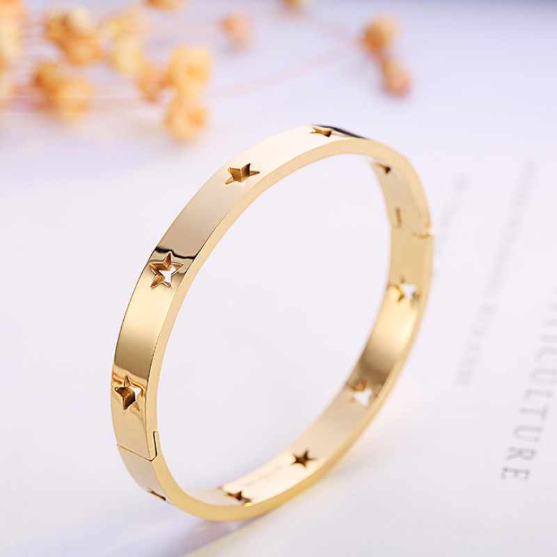 Vòng Tay Ngôi Sao Khắc Rỗng Titan Ko Đen TT 4299