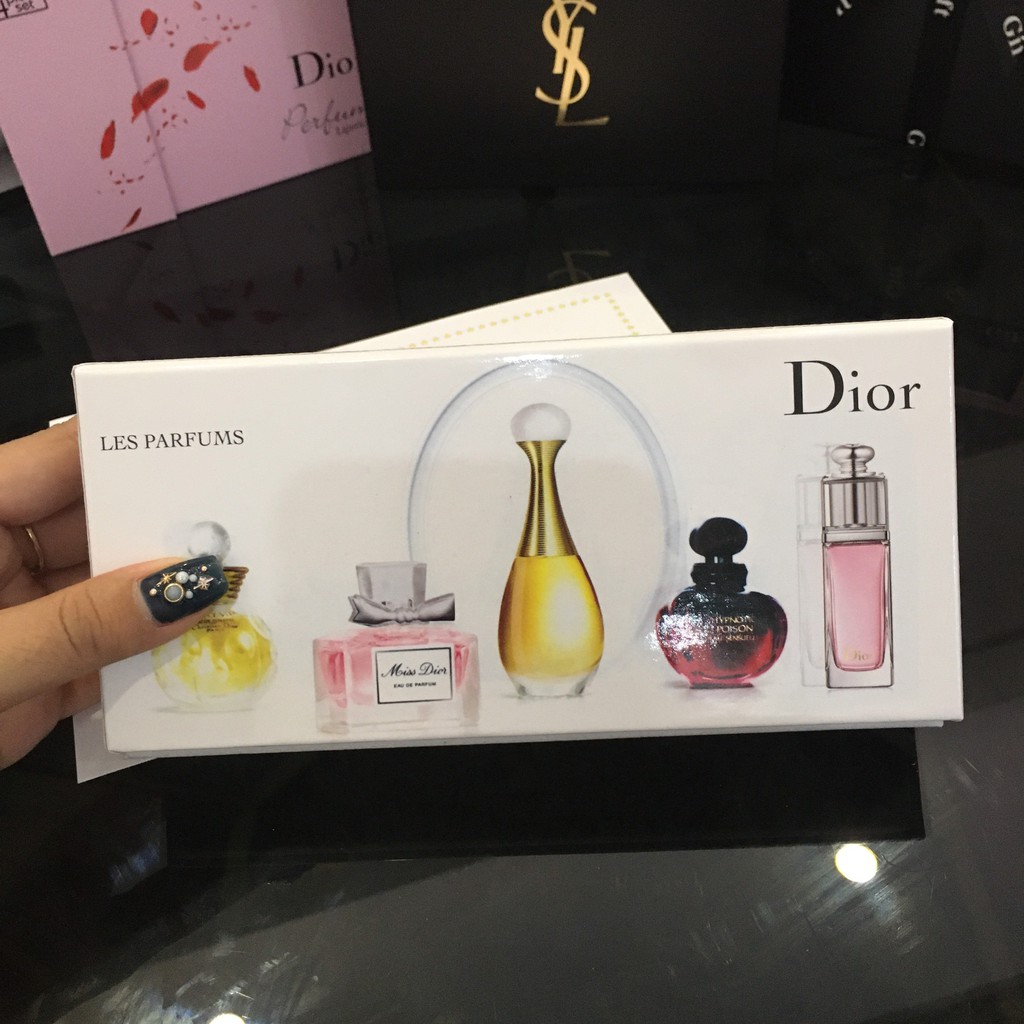 Bộ nước hoa Dior Les Parfums 5 chai cao cấp.hương thơm dịu nhẹ đầy lôi cuốn, giúp bạn trở nên quyến rũ