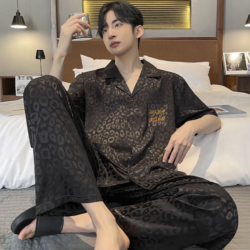 Bộ Đồ Ngủ Vải Lụa Dáng Rộng Thoáng Mát Cá Tính Cho Nam