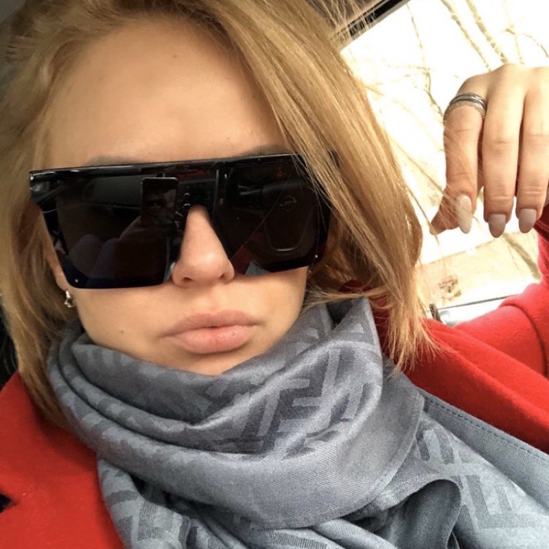 Kính Mát Nam Nữ Mắt Vuông, Chất Liệu Nhựa Chắc Chắn, Màu Sắc Dễ Đeo - LAV004