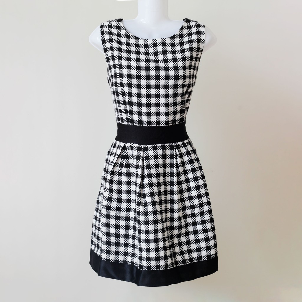 Thanh lý đầm xòe sọc caro đen trắng size M