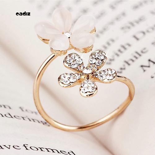 Nhẫn hở đính đá hình hoa cúc sang trọng