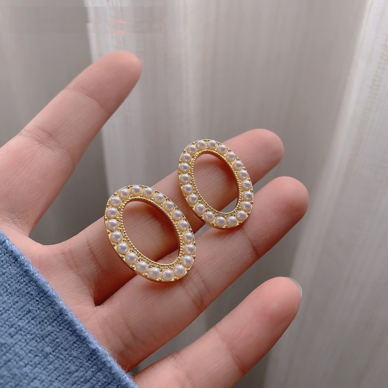 Khuyên tai nữ Elip rỗng viền ngọc trai nhân tạo phong cách Hàn Quốc ELIP19