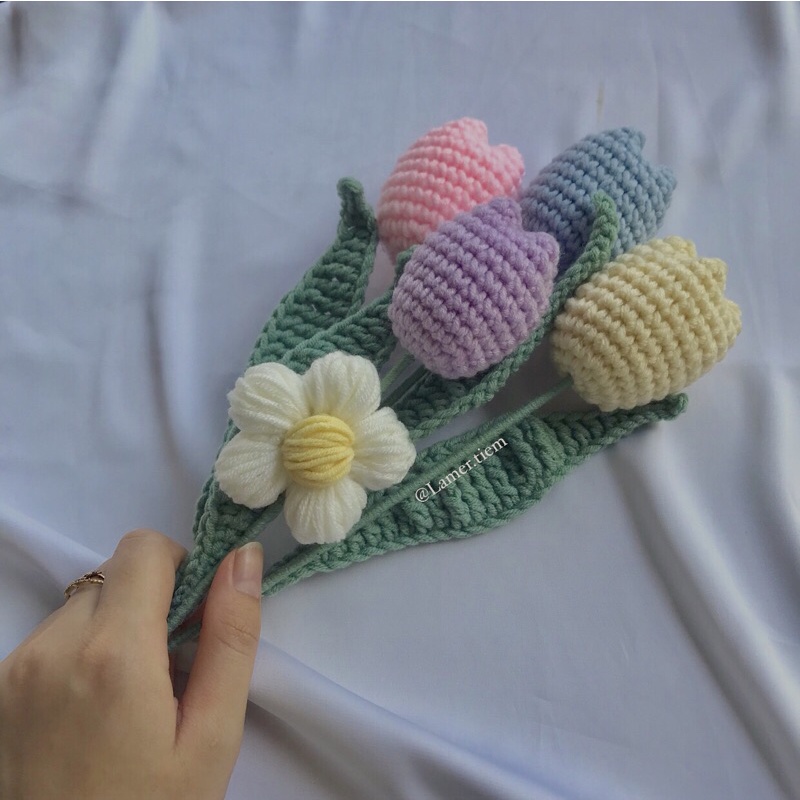 Bó hoa Tulip bằng len làm quà tặng người yêu/ Hoa trang trí/ hoa len handmade/ Bó hoa len Tulip & Daisy