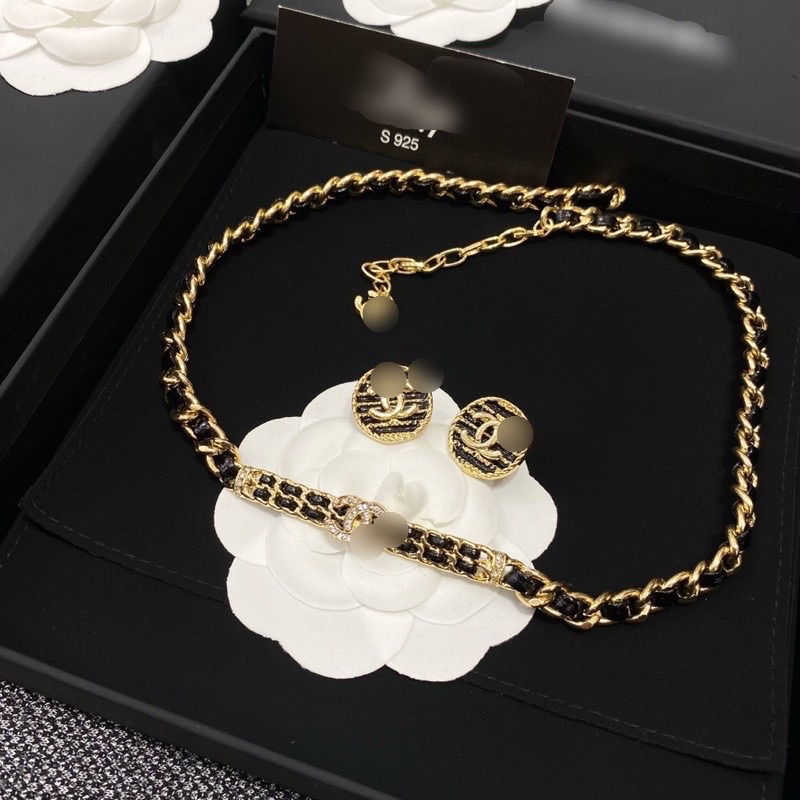 vòng cổ xích phối da cha leo sang chảnh