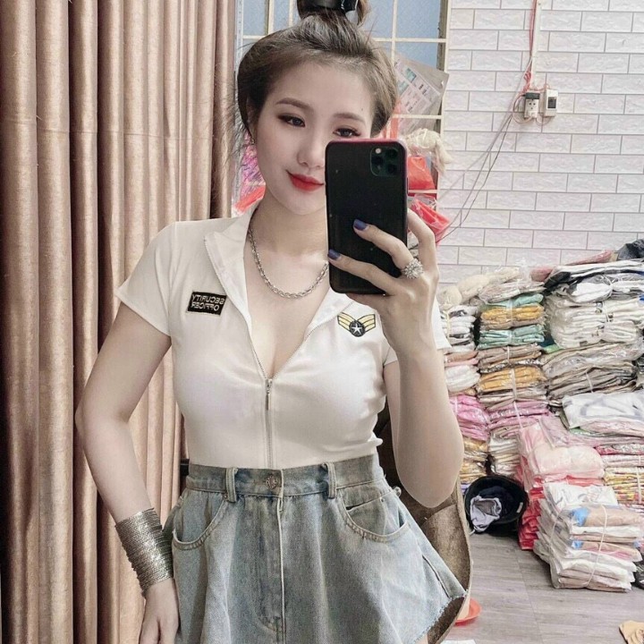 Áo kiểu kéo khoá thêu logo