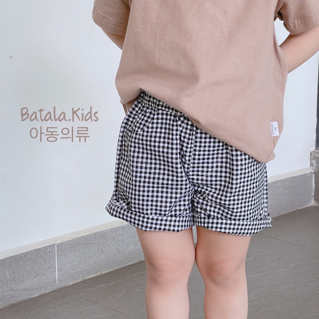 Quần đùi cho bé Batala Kids hoạ tiết kẻ caro chất thô mềm mát nhiều màu