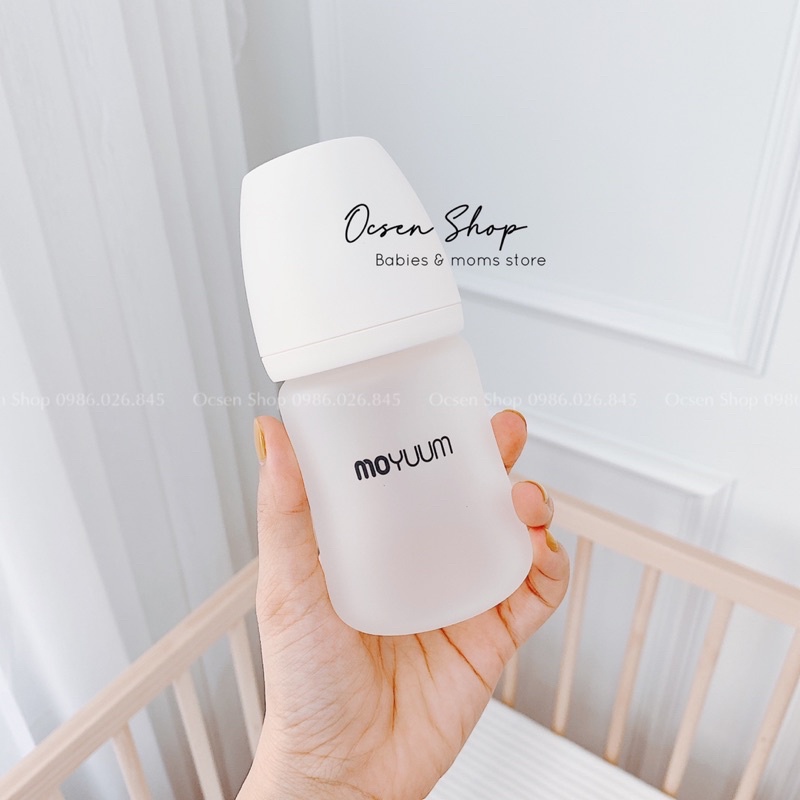 Bình sữa Moyuum Hàn Quốc 150/240ml phiên bản thuỷ tinh bọc silicone siêu nhẹ,cách nhiệt giảm nóng khi pha sữa,độ bền cao