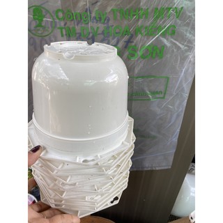 chậu nhựa treo ban công