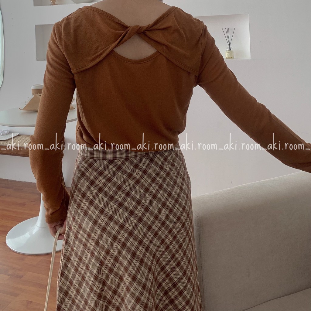 Áo thun giấy cổ tròn ngang cut out xoắn lưng