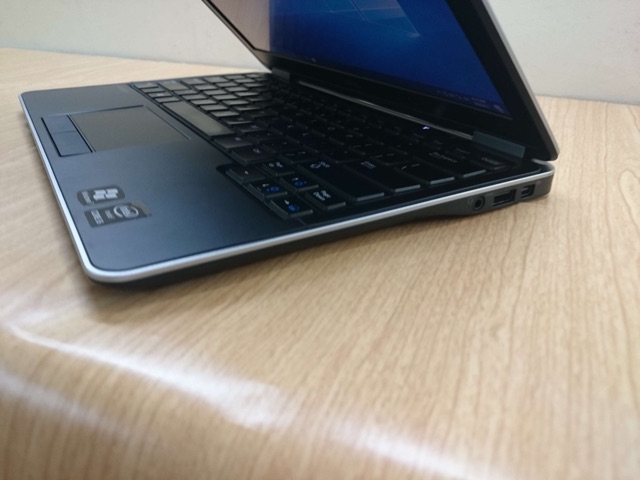 Dell latitude e7240 i7/4/256