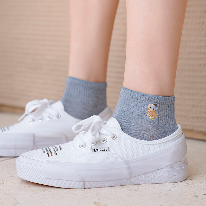 Đôi Vớ Cotton Ngắn Thêu Họa Tiết Hoạt Hình Xinh Xắn Cho Nữ