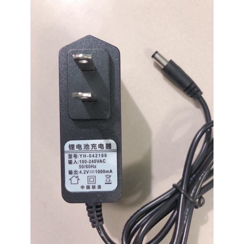Sạc pin may khoan 1s 4.2v 1a, có đèn báo đầy, chuyên sạc pin Li-ion 3.7v-4,2. Sạc máy khoan, sạc đèn pin.
