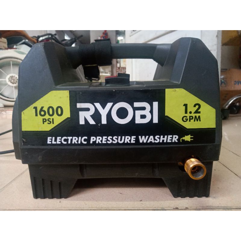 Số 2: Máy rửa xe Ryoto 1600W