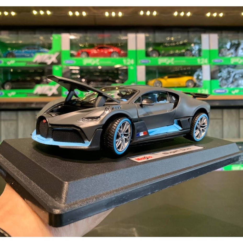 Xe mô hình sắt siêu xe Bugatti Divo tỉ lệ 1:24 hãng Maisto màu đen xanh