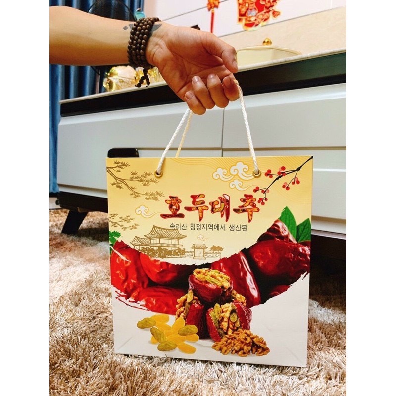 Táo đỏ kẹp óc chó và nho khô thơm ngon Hàn Quốc -  ( TẶNG KÈM TÚI XÁCH )  ĂN VẶT NHÀ HEO | BigBuy360 - bigbuy360.vn