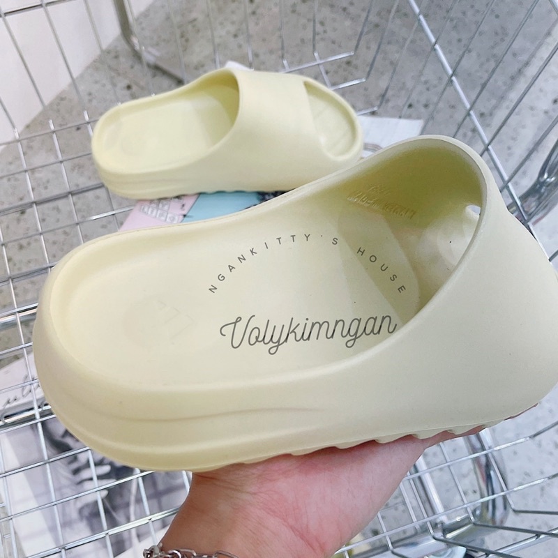 Dép yeeze bánh mỳ