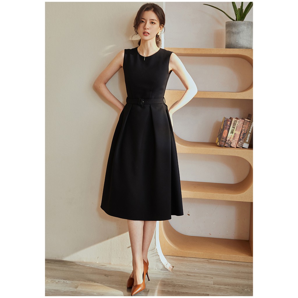Đầm xòe xếp ly cổ tròn không tay kèm dây đai thắt lưng xinh ／