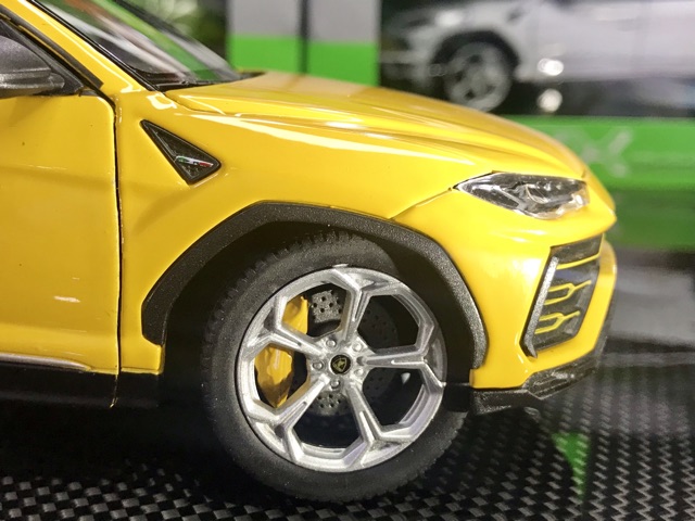 Xe Mô Hình Lamborghini Urus Tỉ lệ 1:24 hãng Welly sản xuất ( Màu Vàng )