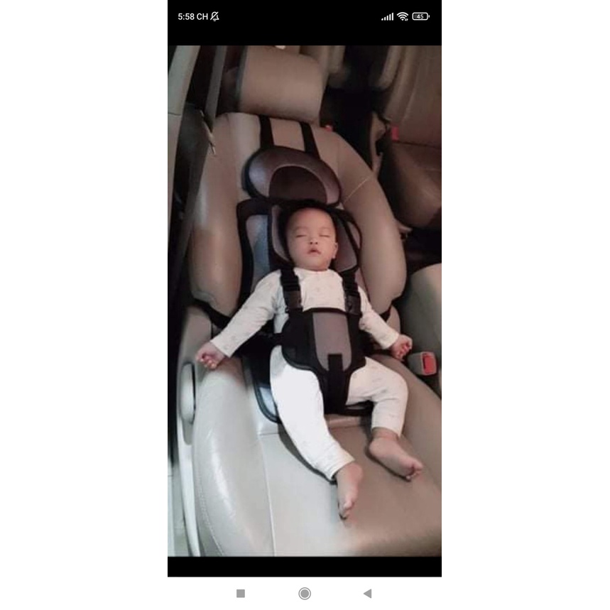 Ghế ngồi ô tô an toàn với các điểm cố định lên trên ghế và giữ chặt không cho bé té khi đi trên xe