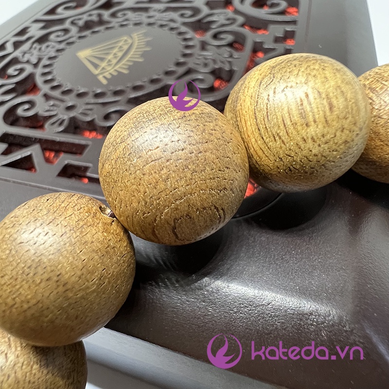 ( Hàng Vip + tặng hộp gấm + 5 nụ nhang ) Vòng tay Gỗ Trầm Hương  Tích 15 năm tuổi ( Hàng mộc , thơm sống ,  vân đẹp )