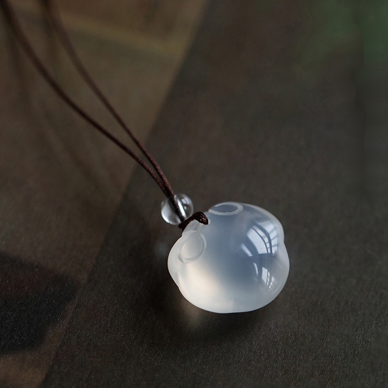 Vòng Cổ Dây Bện Mặt Đám Mây Đá Chalcedony Auspicious Ruyi Thiết Kế Cổ Điển Cho Nữ