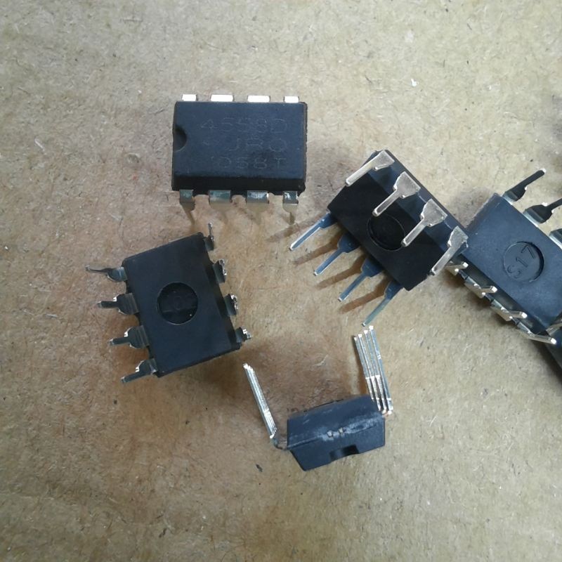 IC 4558 .8 chân cắm